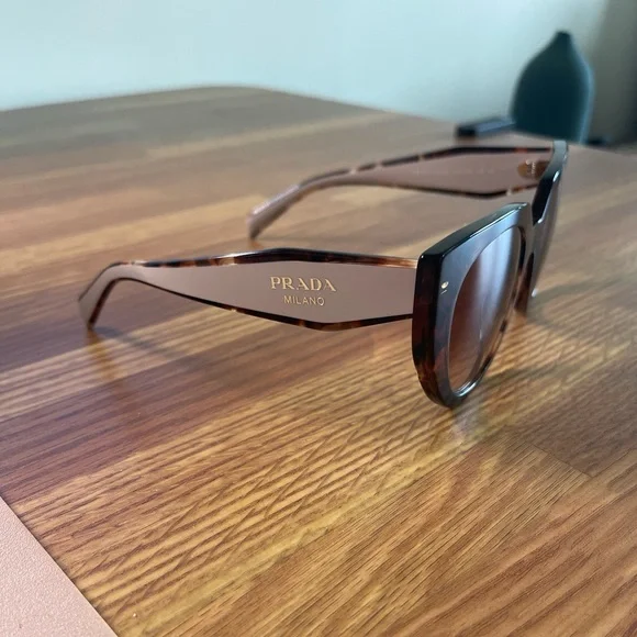 Prada oversized cat eye sunglasses - Picture 5 of 6